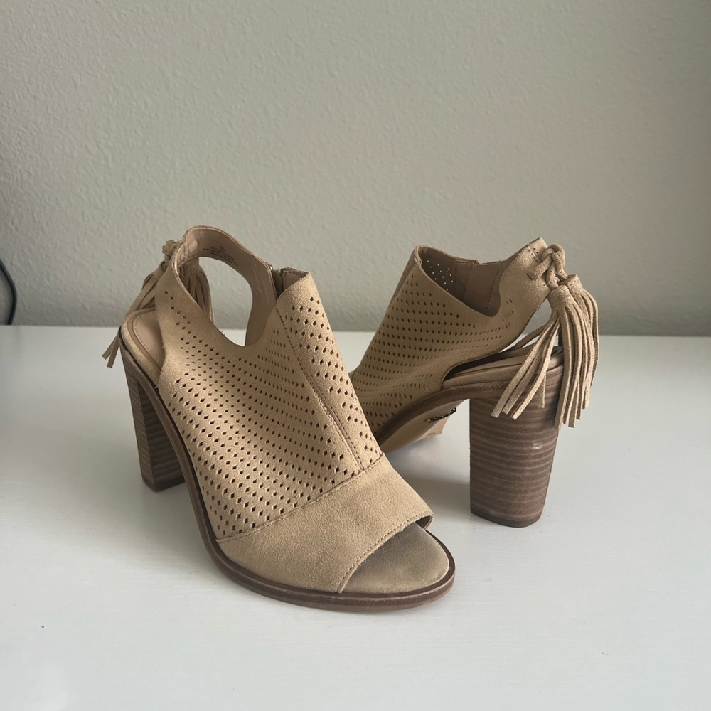 Gianni Bini Hadwin Tasseled Suede Cottagecore Peep Toe Heels